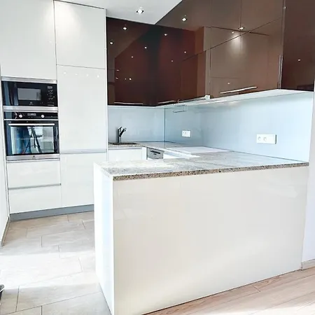 Modern House With Heated Pool, 20 Minutes From The Center Of Villa *