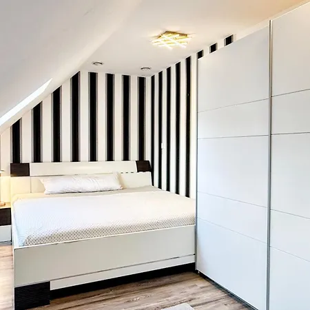 Villa Modern House With Heated Pool, 20 Minutes From The Center Of