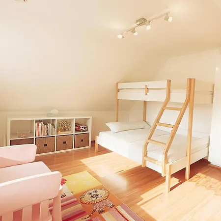 Modern House With Heated Pool, 20 Minutes From The Center Of Prague